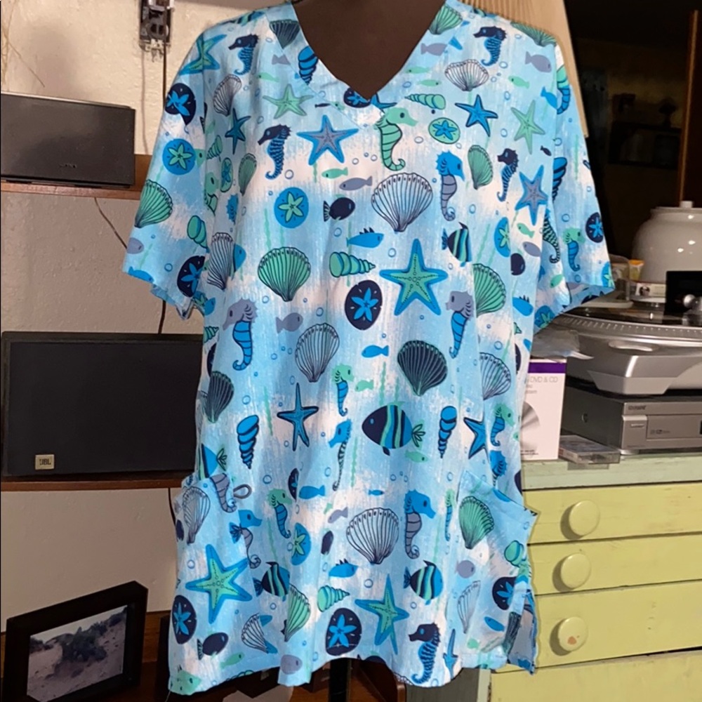 GT Performance sea themed, v-neck scrub top SZ 2X